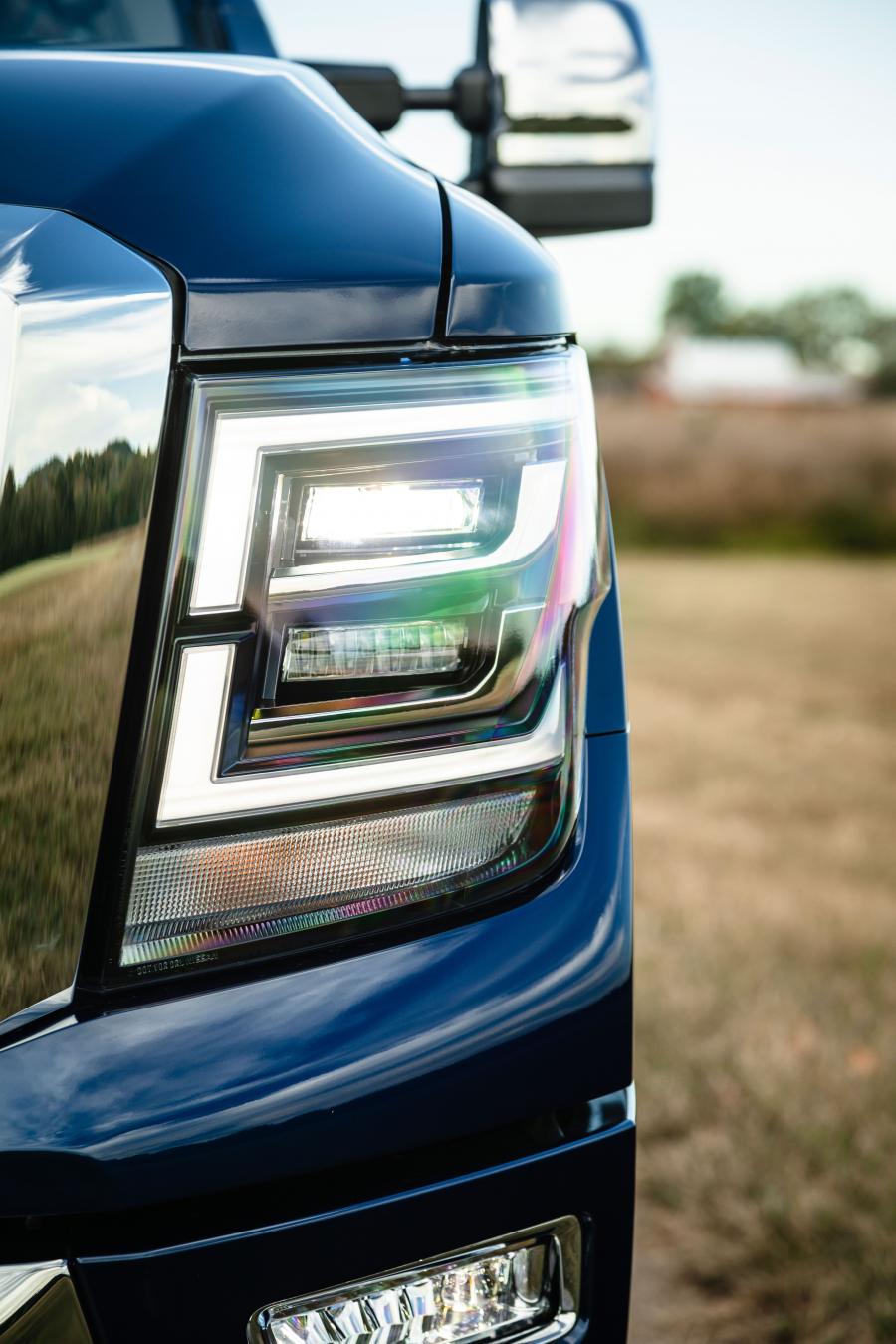 Детали экстерьера Nissan Titan XD SL Crew Cab 2019 года  (фото 2 из 26)